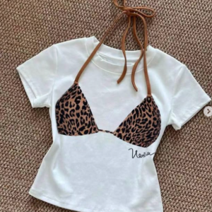 Camiseta Crop con Gráfico de Bikini de Leopardo y Lazos